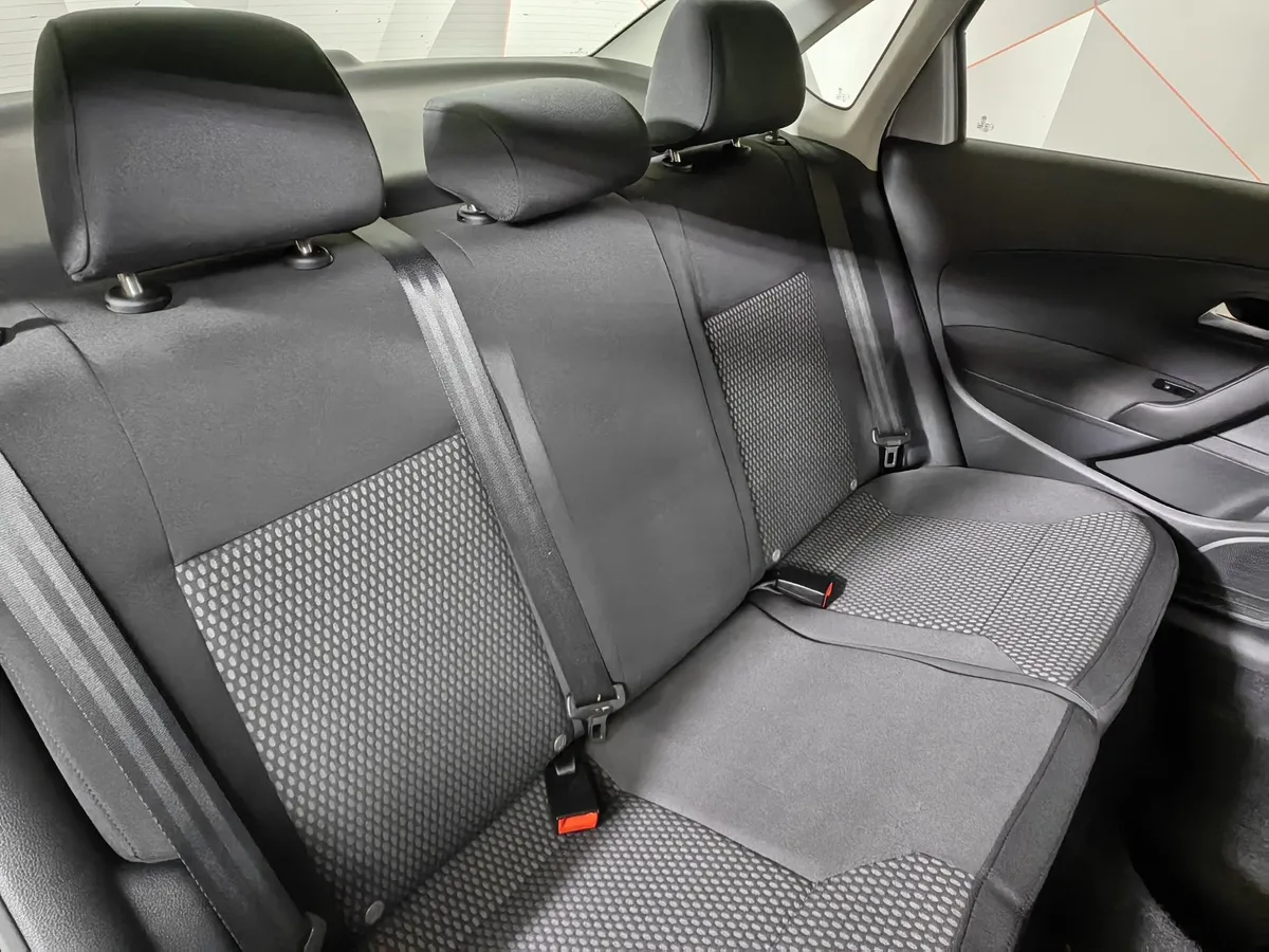 Volkswagen Polo 1.6 MPI AT (110 л.с.) Highline Серебристый в АВИЛОН. Слайд №17