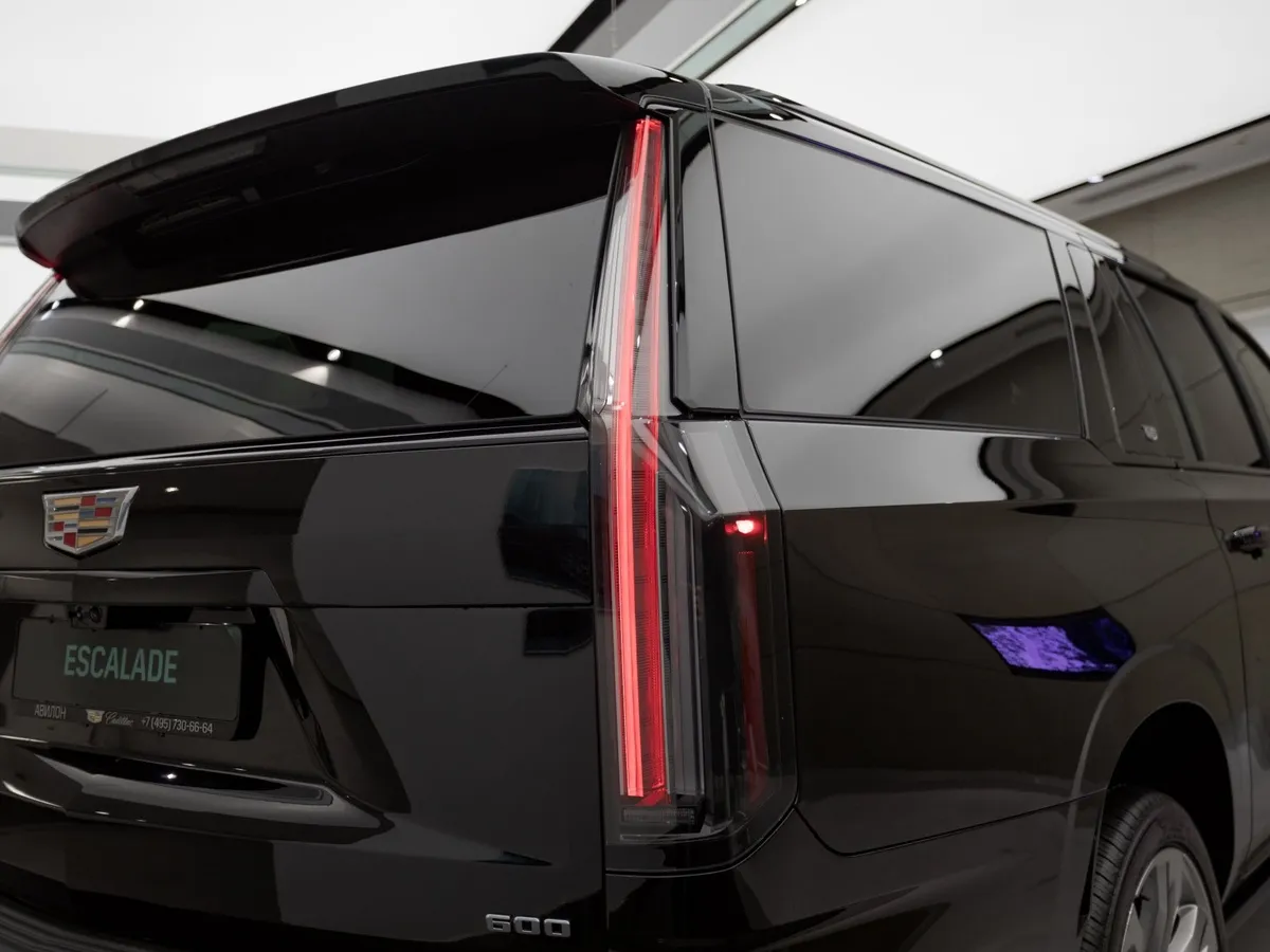 Cadillac Escalade 6.2 ESV AT AWD (420 л.с.) Sport Platinum Черный в АВИЛОН. Слайд №19