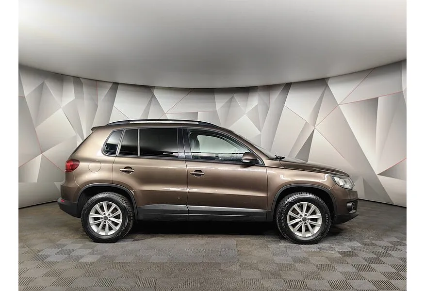 Volkswagen Tiguan 2.0 TSI 4Motion AT (180 л.с.) CLUB Коричневый в АВИЛОН. Слайд №6