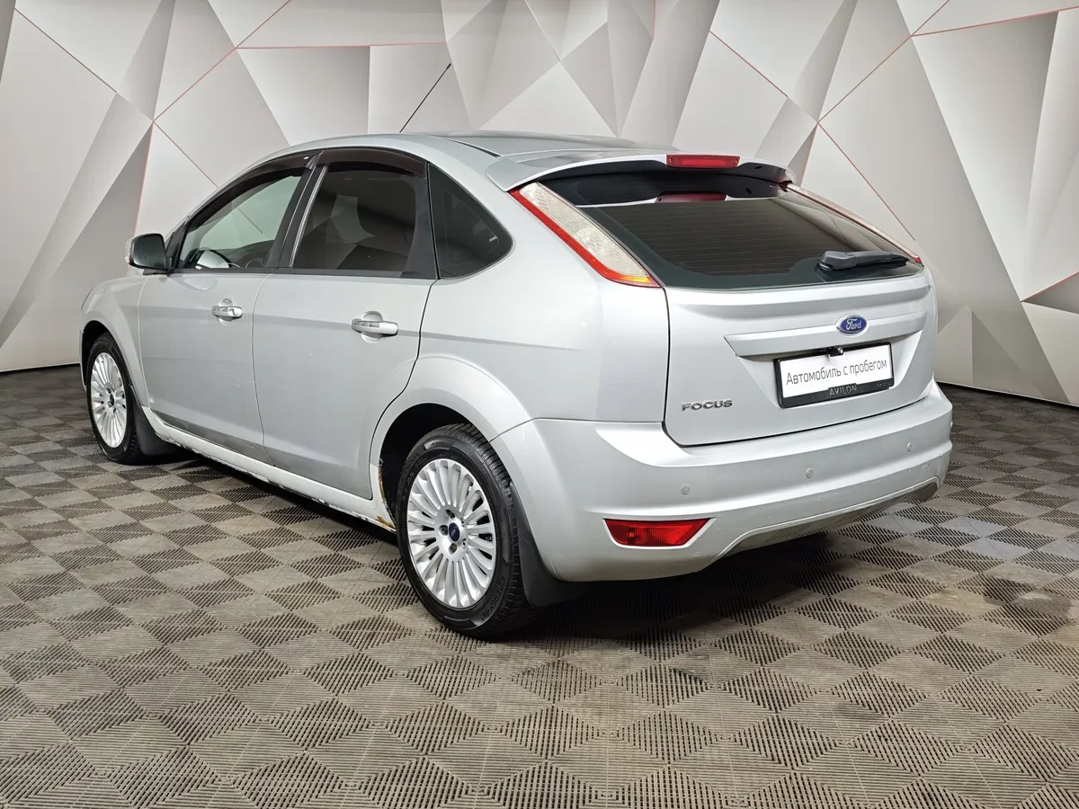 Ford Focus 1.6 AT (101 л.с.) Titanium Серебристый в АВИЛОН. Слайд №4