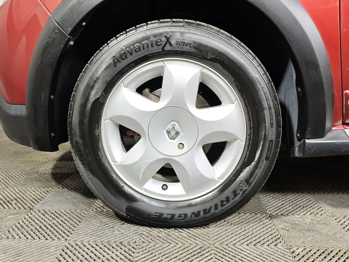 Renault Sandero 1.6 AT (103 л.с.) Stepway Красный в АВИЛОН. Слайд №9