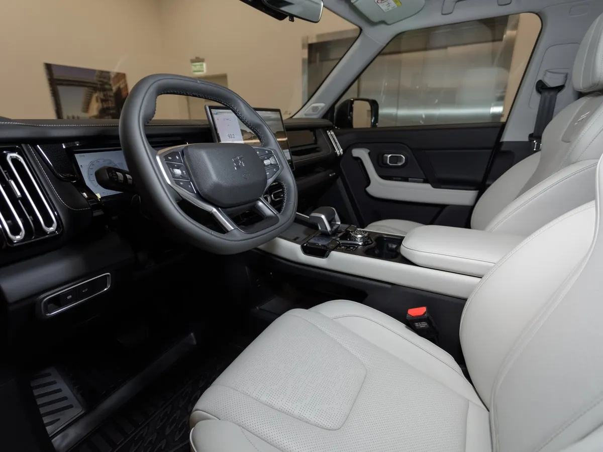 JETOUR T1 2.0T AT 4WD (245 л.с.) Лимитированная серия Черный в АВИЛОН. Слайд №8