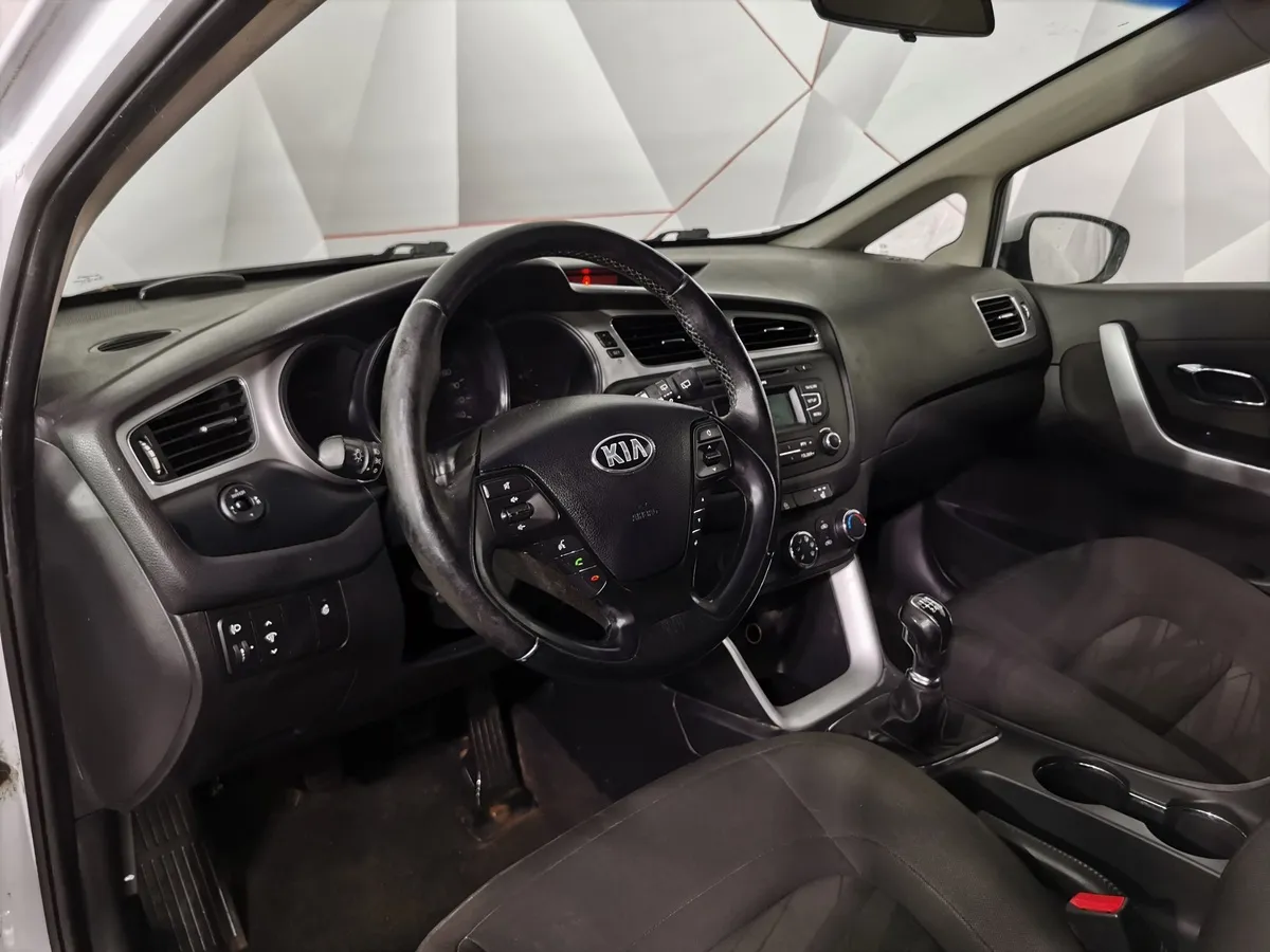 Kia Ceed 1.6 AT (129 л.с.) Luxe Белый в АВИЛОН. Слайд №18