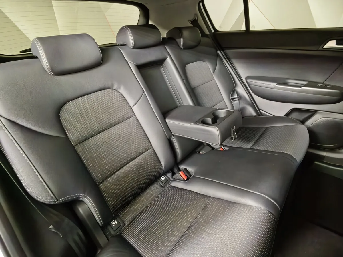Kia Sportage 2.4 AT 4WD (184 л.с.) Luxe UEFA Белый в АВИЛОН. Слайд №17