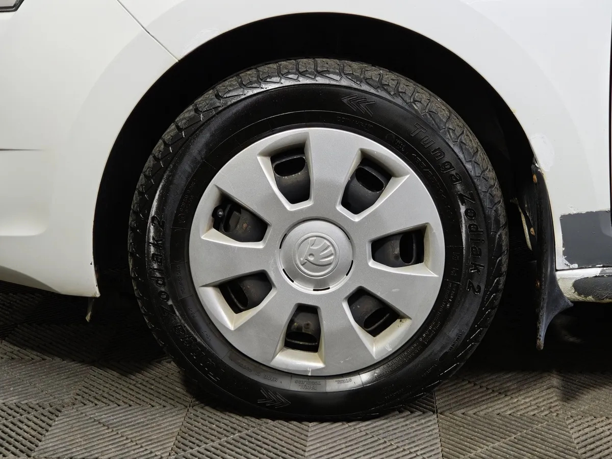 Skoda Rapid 1.6 MT (90 л.с.) Белый в АВИЛОН. Слайд №9
