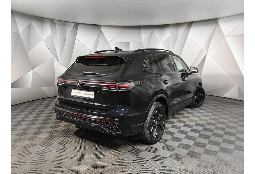 Volkswagen Tiguan 380 TSI 2.0 DSG 4WD (220 л.с.) R-Line Highline Черный в АВИЛОН. Слайд №2