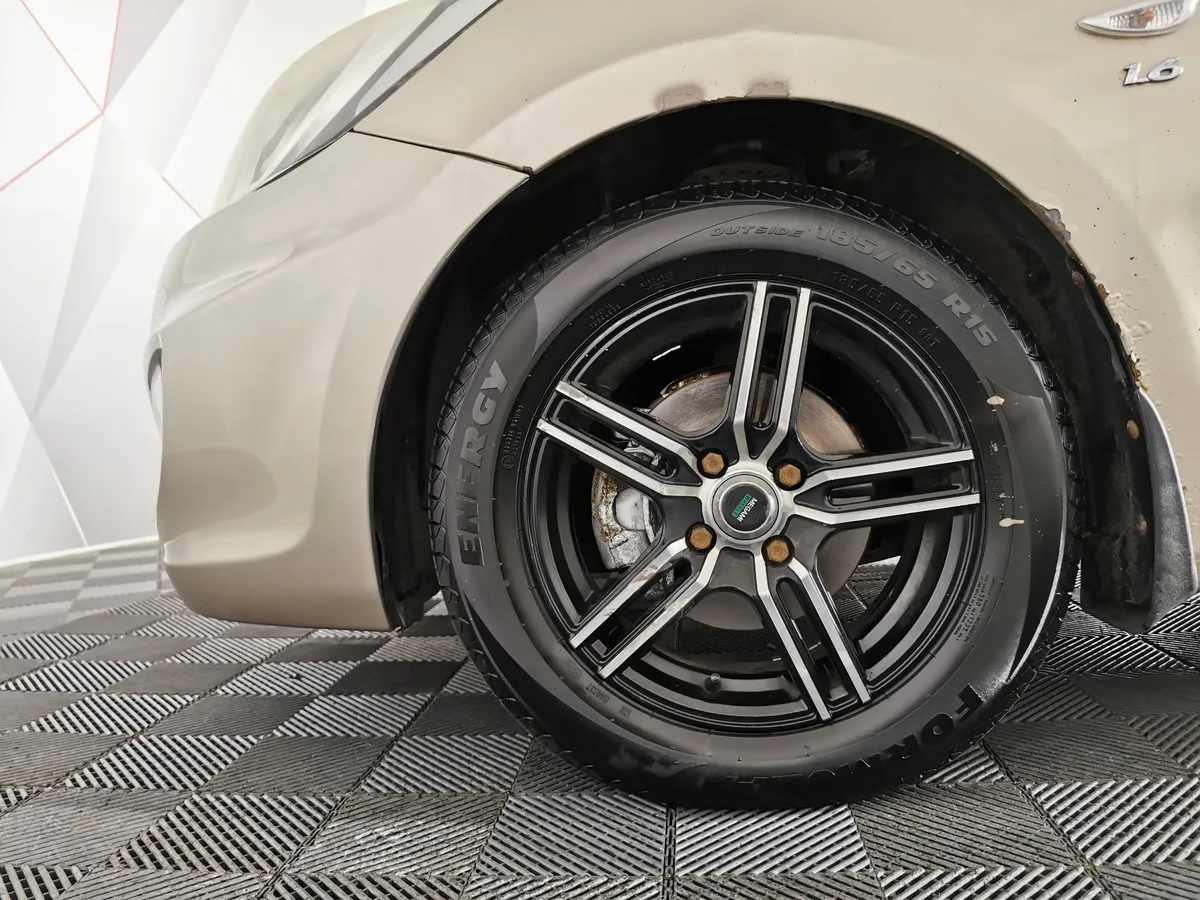 Hyundai Solaris 1.6 AT (123 л.с.) Dynamic Бежевый в АВИЛОН. Слайд №9