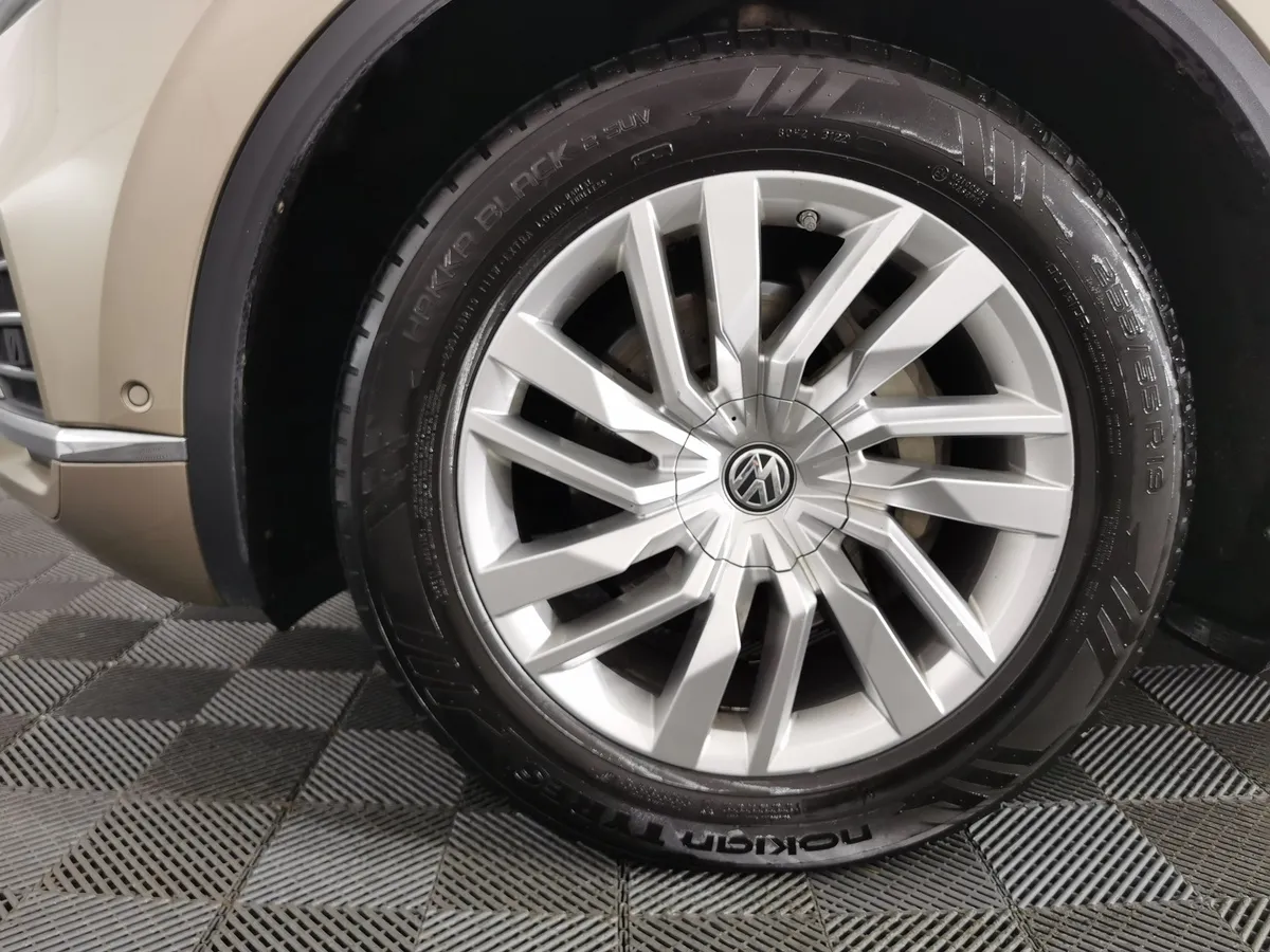 Volkswagen Touareg 3.0 V6 TDI Tiptronic 4Motion (249 л.с.) Business Elegance Бежевый в АВИЛОН. Слайд №9