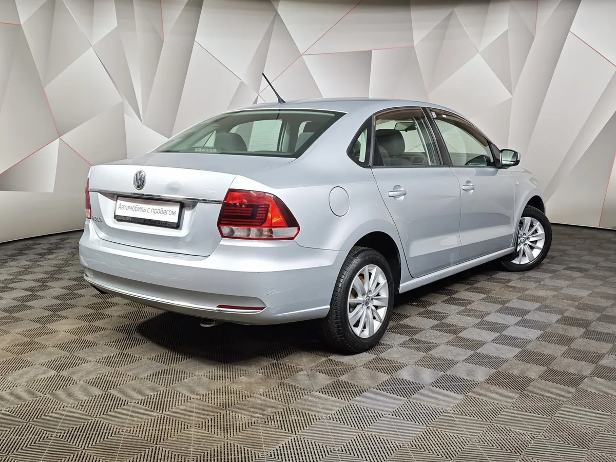 Volkswagen Polo 1.6 MT (105 л.с.) Серебристый в АВИЛОН. Слайд №2