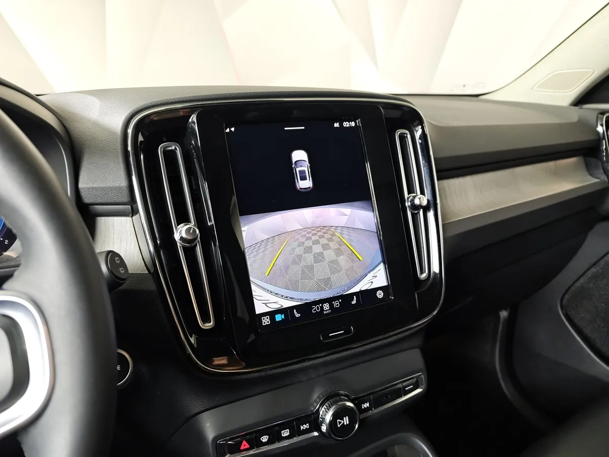 Volvo XC40 2.0 B4 AT AWD (190 л.с.) Deluxe Белый в АВИЛОН. Слайд №22
