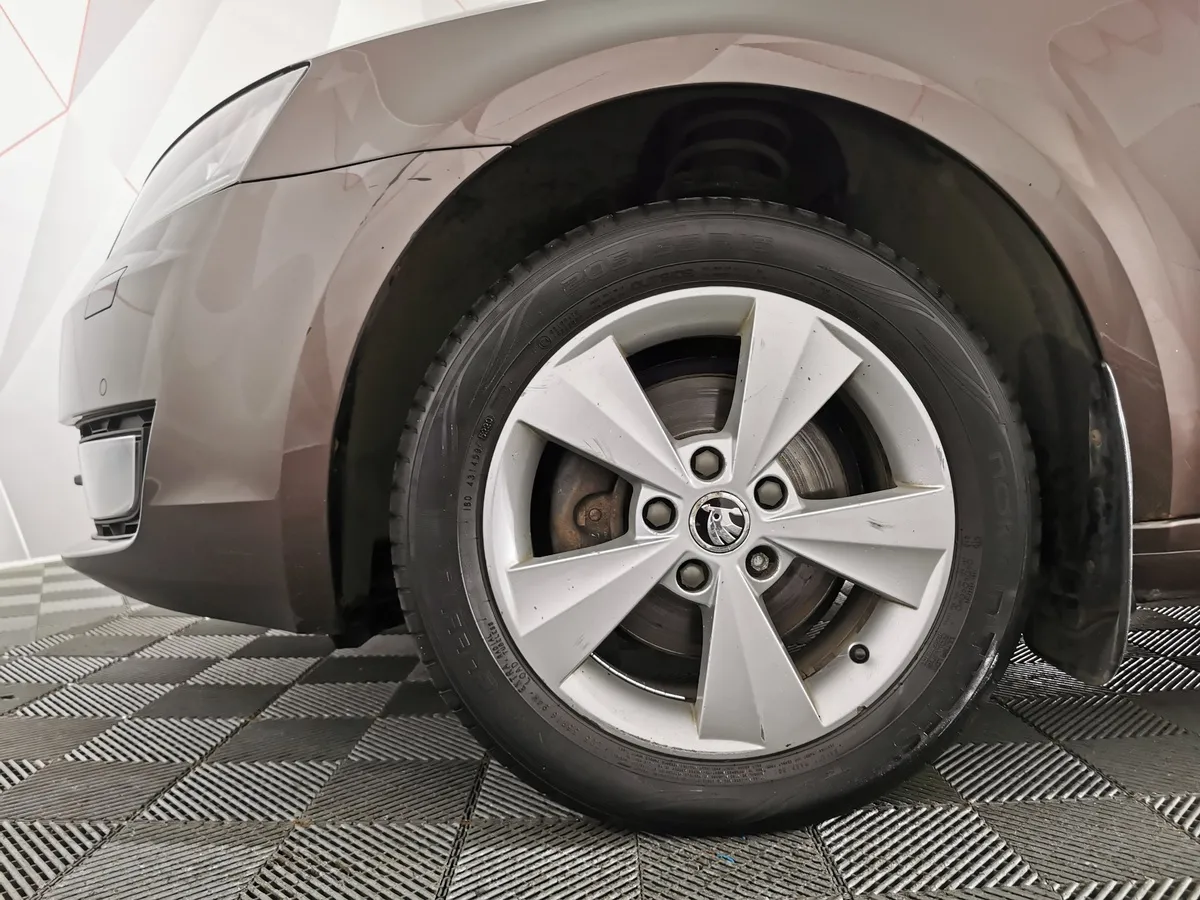 Skoda Octavia 1.6 AT (110 л.с.) Коричневый в АВИЛОН. Слайд №9