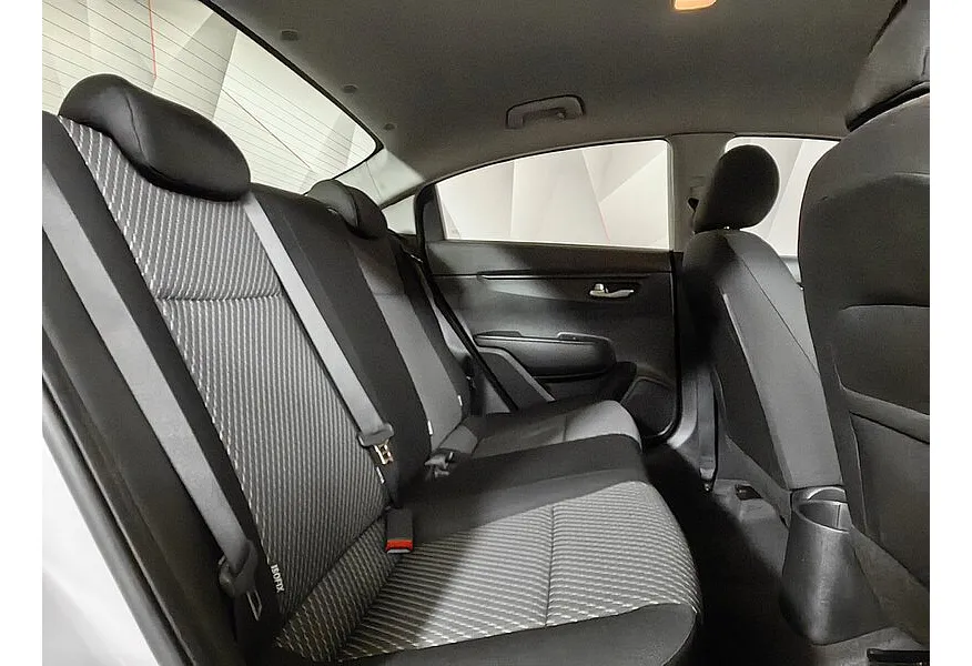 Kia Rio 1.6 AT (123 л.с.) Luxe Белый в АВИЛОН. Слайд №16