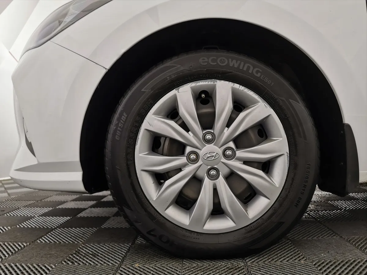 Hyundai Solaris 1.6 MT (123 л.с.) Comfort Белый в АВИЛОН. Слайд №9