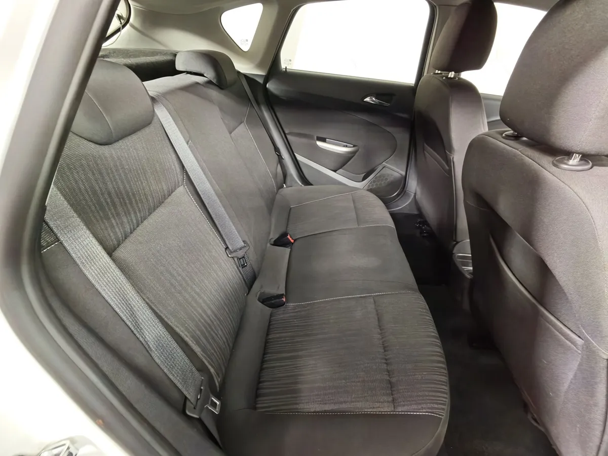 Opel Astra 1.6 AT (115 л.с.) Белый в АВИЛОН. Слайд №13