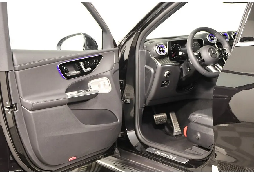 Mercedes-Benz GLC 300 4MATIC 9G-TRONIC (258 л.с.) Черный в АВИЛОН. Слайд №11