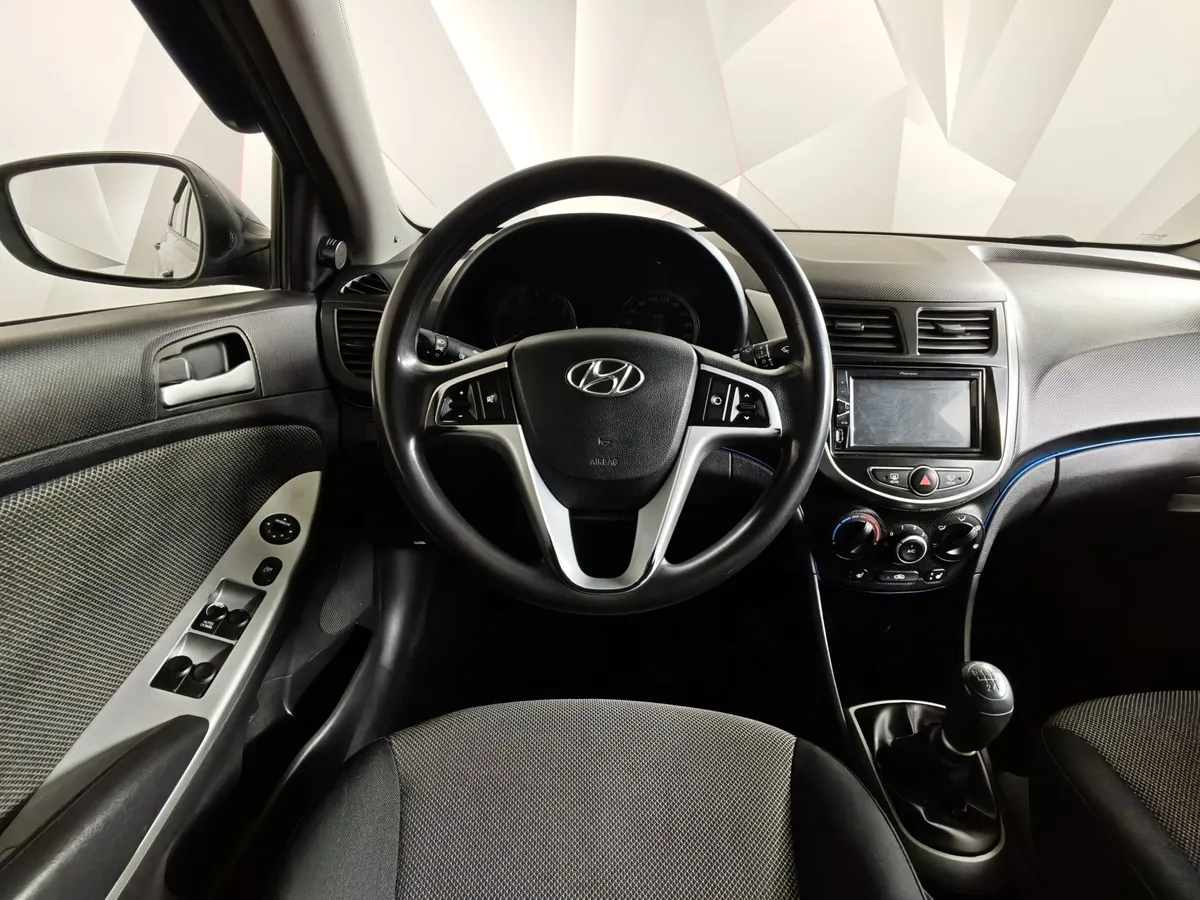 Hyundai Solaris 1.4 MT (100 л.с.) Active Plus Серый в АВИЛОН. Слайд №18