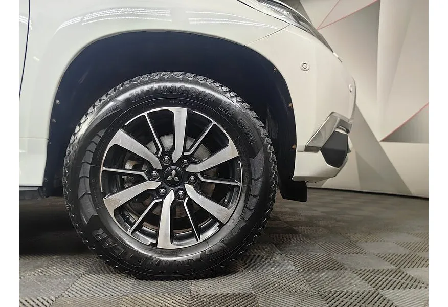 Mitsubishi Pajero Sport 2.4 DI-D AT AWD (181 л.с.) Белый в АВИЛОН. Слайд №9 Mitsubishi Pajero Sport 2.4 DI-D AT AWD (181 л.с.) Белый в АВИЛОН. Слайд №9