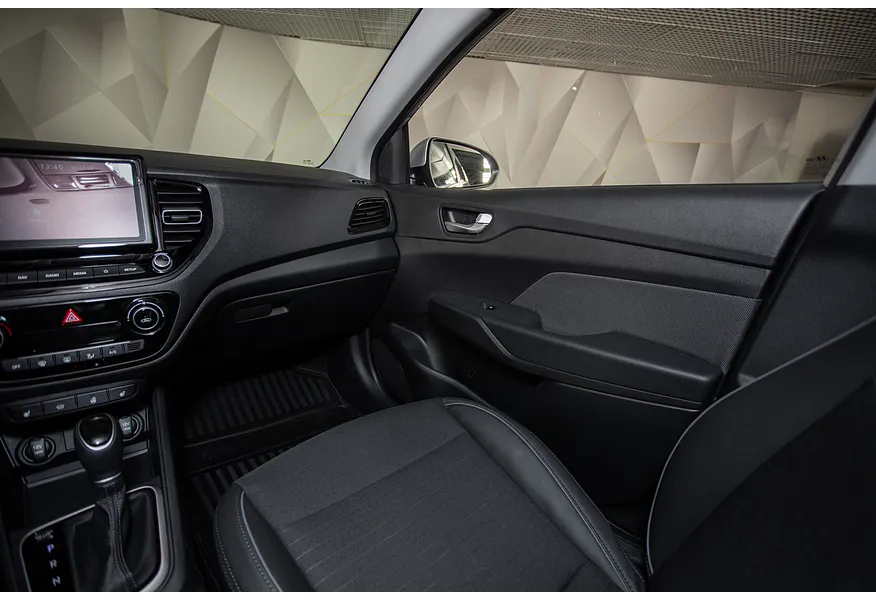 АВИЛОН - Solaris HS 1.6 AT (123 л.с.) Elegance + Prestige + Safety Серебристый - slide 7