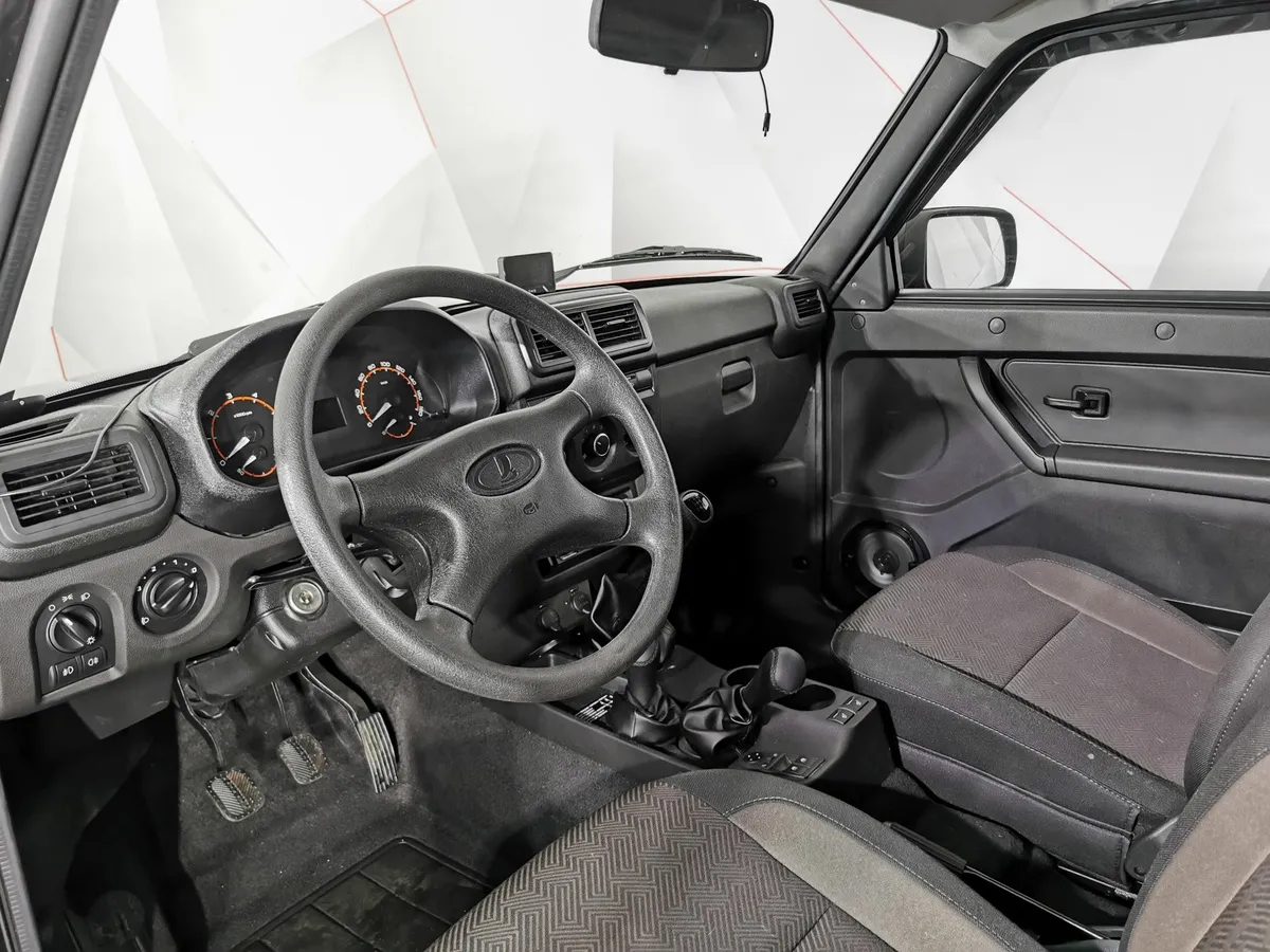 ВАЗ (Lada) 4x4 1.7 MT 8 кл. (83 л.с.) Черный в АВИЛОН. Слайд №17