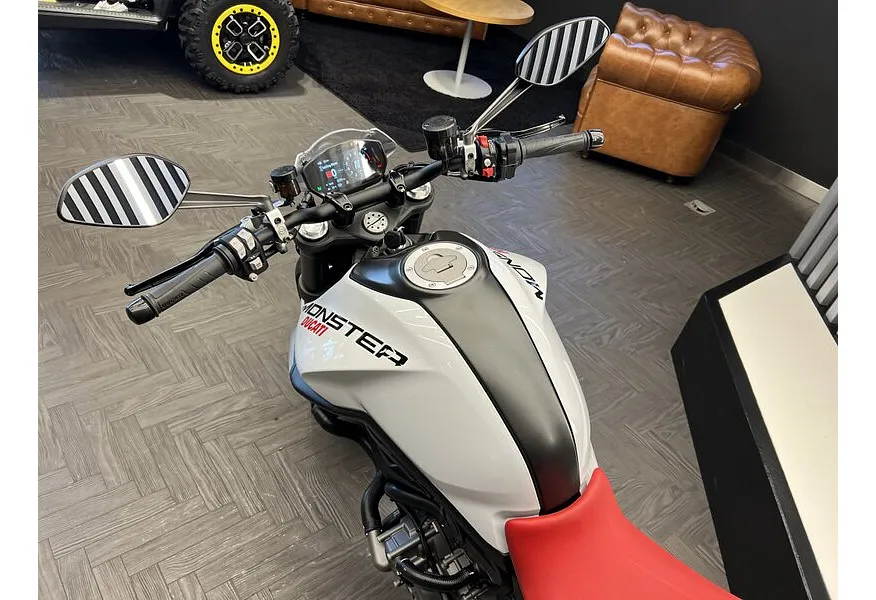 Ducati Monster 937 937 см³ (111 л.с.) (111) 937 Белый в АВИЛОН. Слайд №2