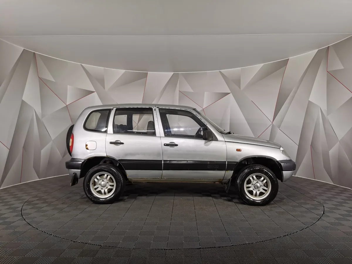 Chevrolet Niva 1.7 MT (80 л.с.) Серебристый в АВИЛОН. Слайд №6