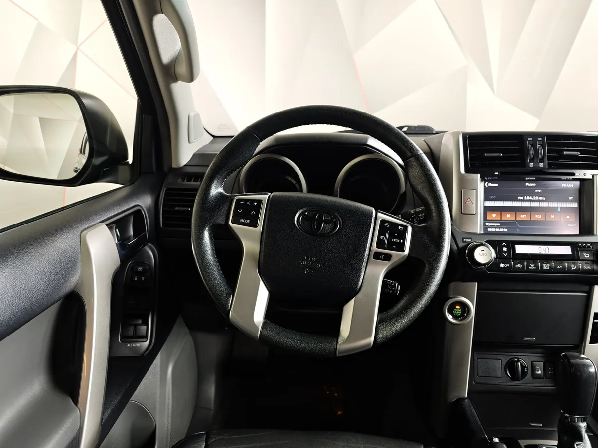 Toyota Land Cruiser Prado 4.0 AT 4WD (282 л.с.) Стандарт Черный в АВИЛОН. Слайд №20