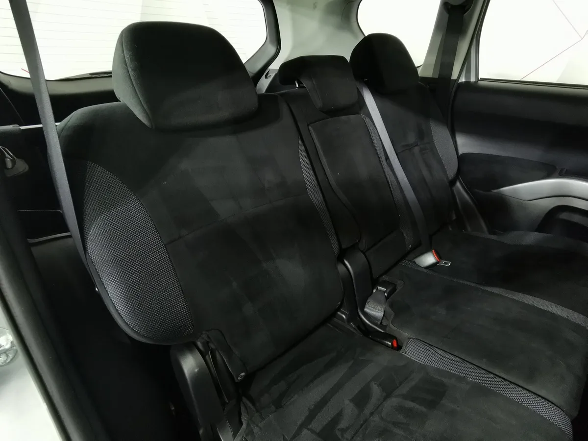 Mitsubishi Outlander 2.4 CVT 4WD (170 л.с.) Серебристый в АВИЛОН. Слайд №14