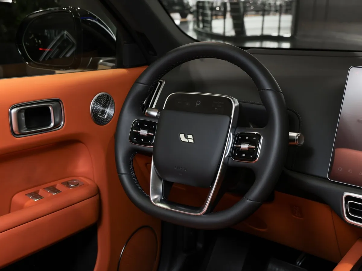 Li Auto L9 1.5 AT 4WD (449 л.с.) Ultra Черный в АВИЛОН. Слайд №7