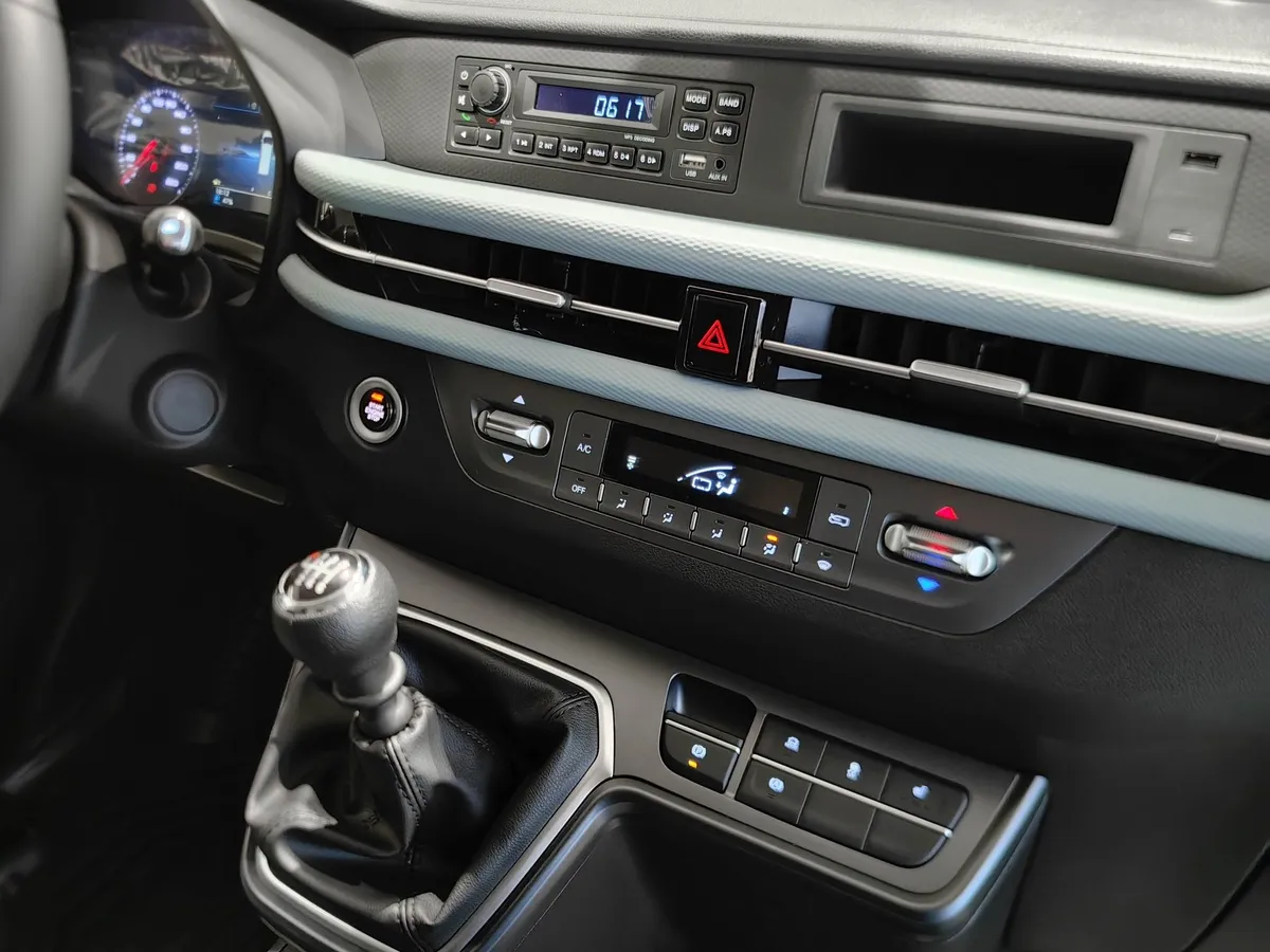Foton View 2.0D 6MT RWD (159 л.с.) H1 1990 Серебристый в АВИЛОН. Слайд №20
