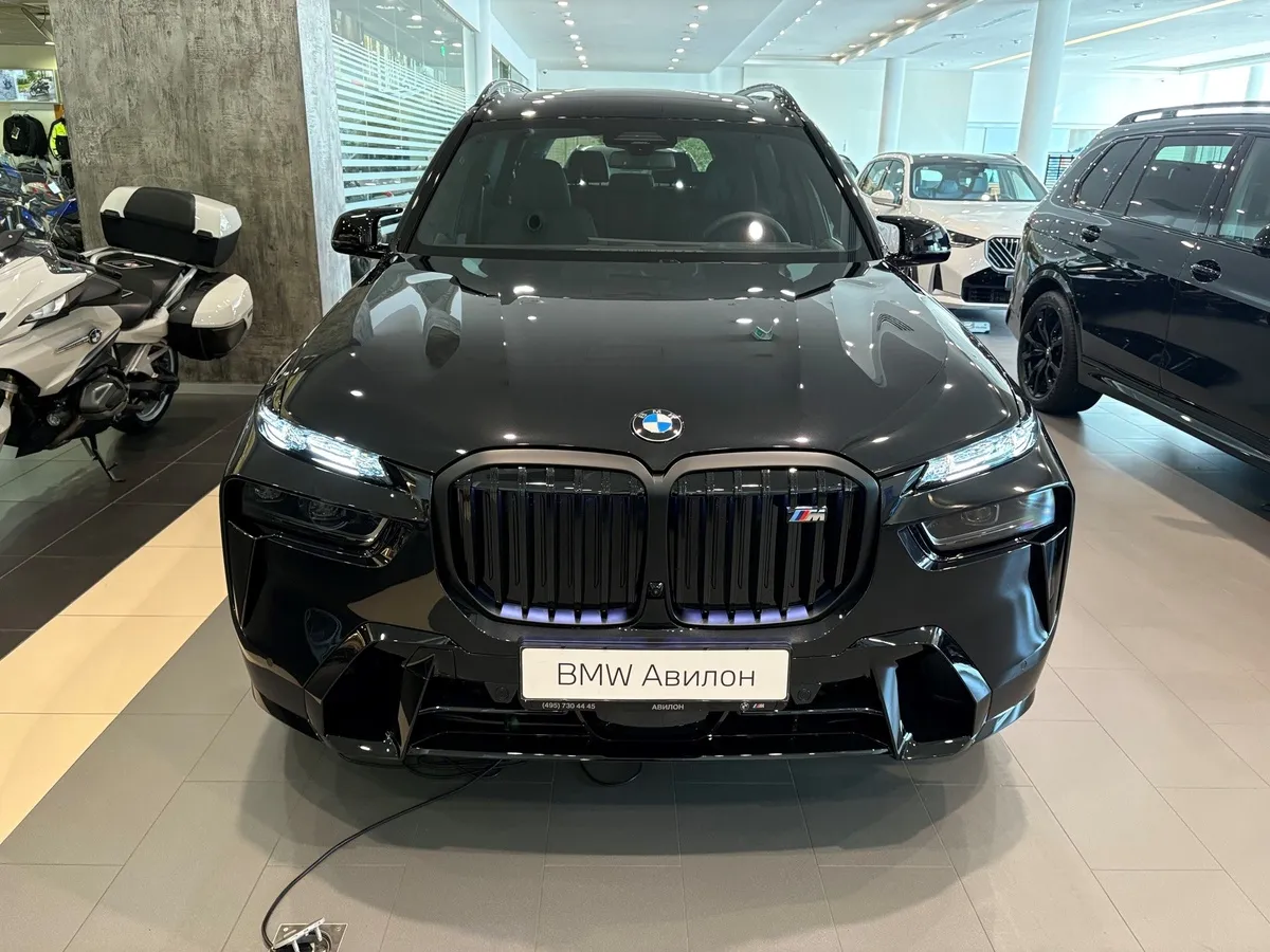 BMW X7 M60i xDrive (530 л.с.) Черный в АВИЛОН. Слайд №2