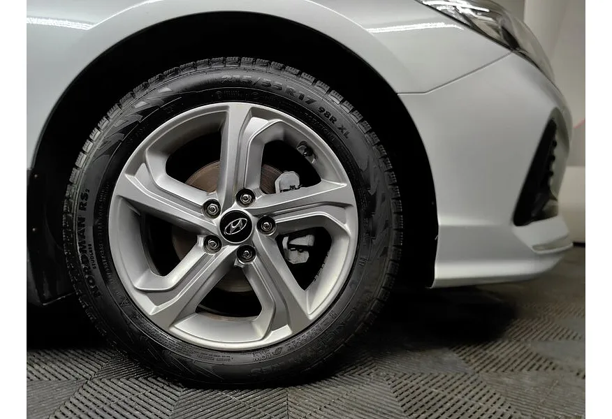 Hyundai Sonata 2.0 AT (150 л.с.) Style Серебристый в АВИЛОН. Слайд №9 Hyundai Sonata 2.0 AT (150 л.с.) Style Серебристый в АВИЛОН. Слайд №9