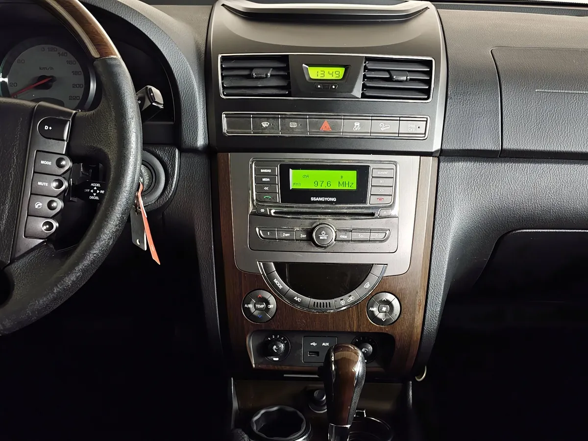 SsangYong Rexton 3.2 T-Tronic AWD (220 л.с.) Черный в АВИЛОН. Слайд №15
