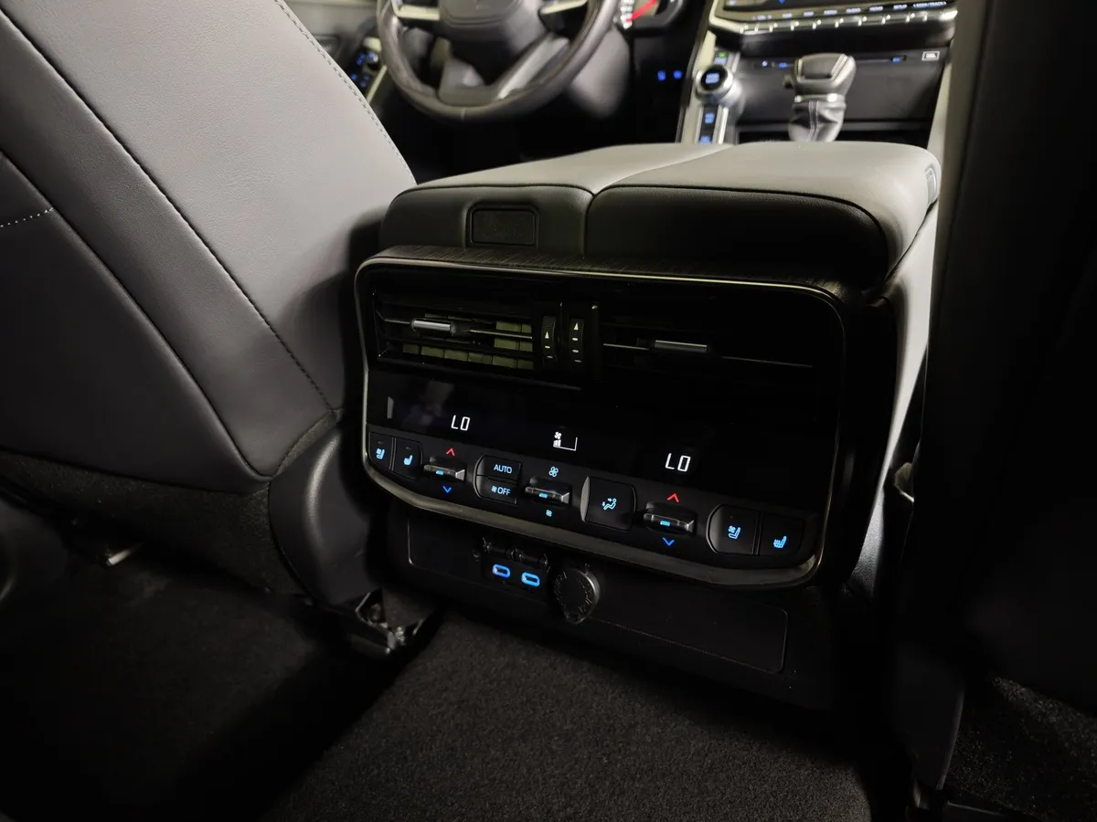 Toyota Land Cruiser 3.5 V6 AT 4WD (415 л.с.) Белый в АВИЛОН. Слайд №31