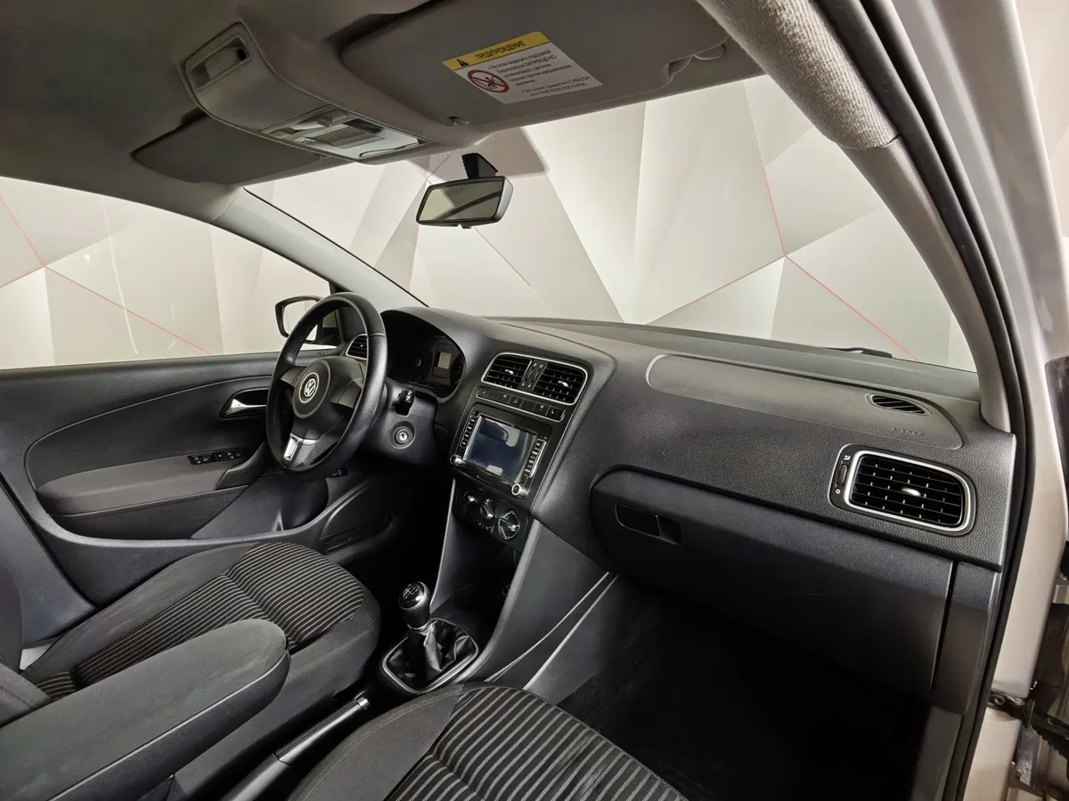 Volkswagen Polo 1.6 MT (105 л.с.) Comfortline Серебристый в АВИЛОН. Слайд №10