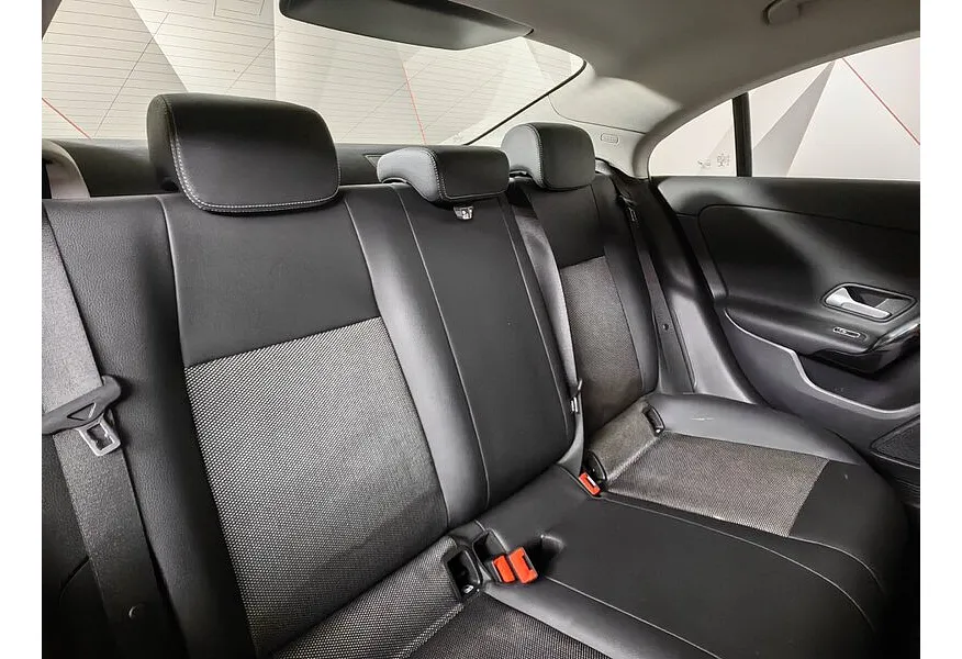 Mercedes-Benz CLA 200 7-G DCT (150 л.с.) Синий в АВИЛОН. Слайд №11