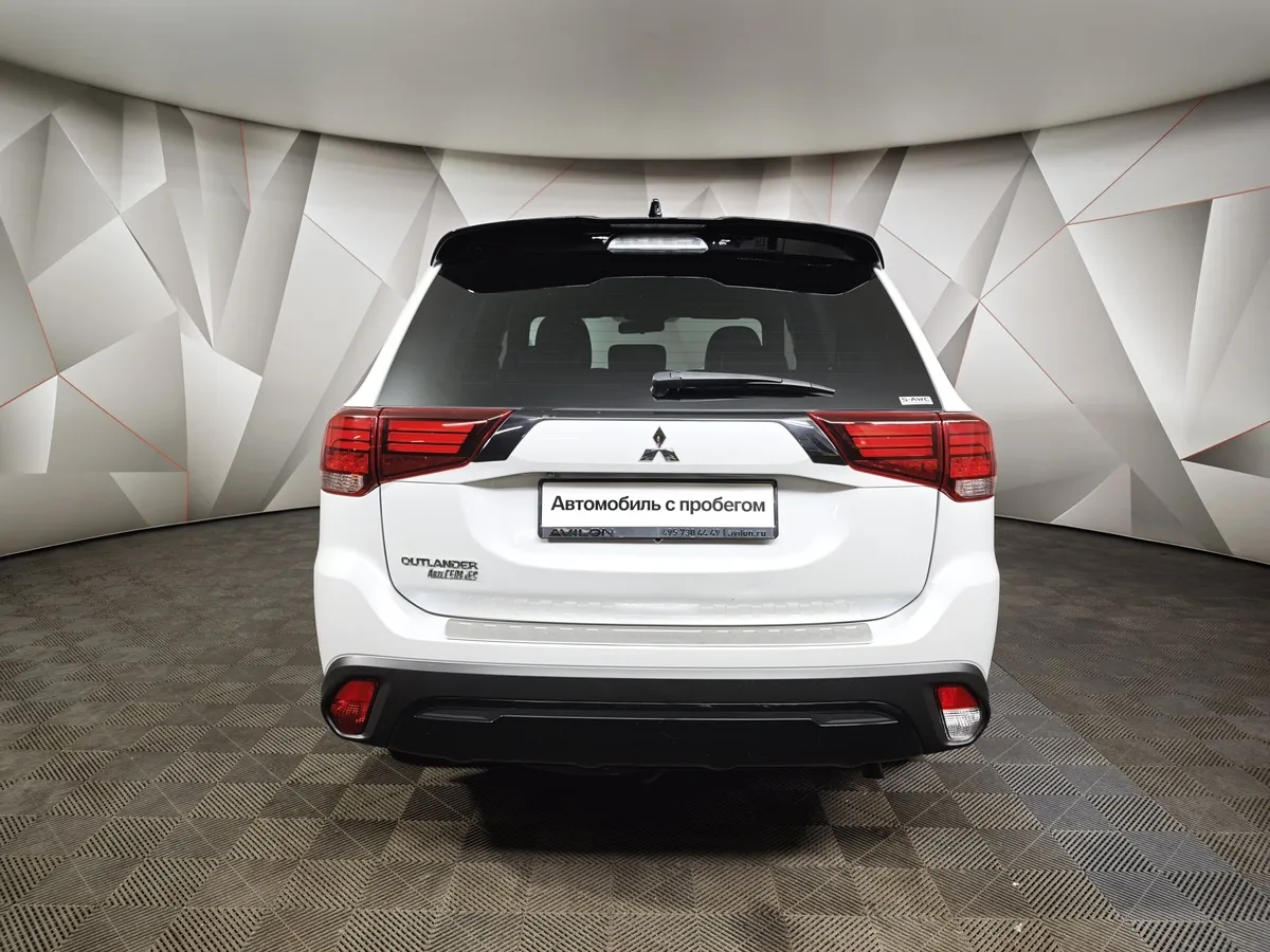 Mitsubishi Outlander 2.0 CVT 4WD (146 л.с.) Белый в АВИЛОН. Слайд №8