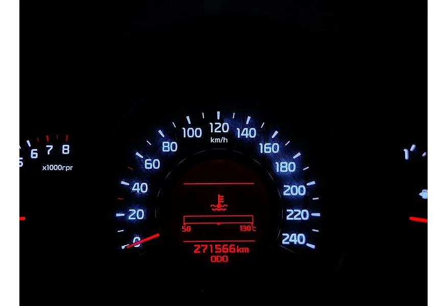 Kia Ceed 1.4 MT (100 л.с.) Черный в АВИЛОН. Слайд №18 Kia Ceed 1.4 MT (100 л.с.) Черный в АВИЛОН. Слайд №18