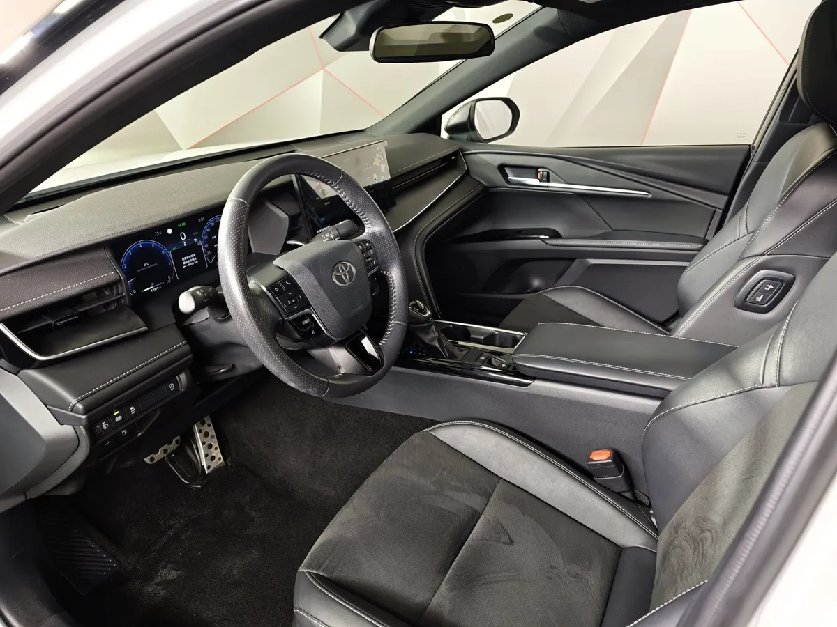Toyota Camry 2.0 AT (173 л.с.) Sport Белый в АВИЛОН. Слайд №19