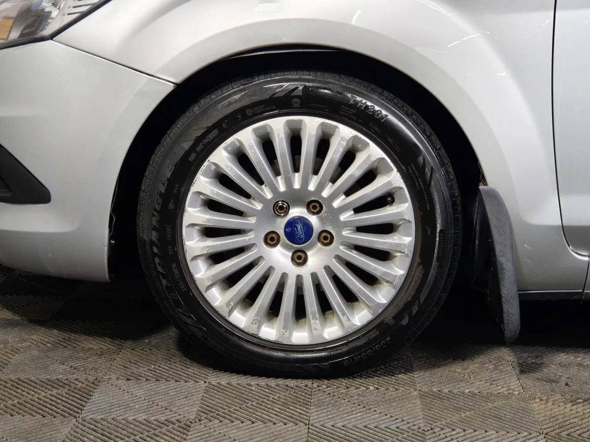 Ford Focus 2.0 AT (145 л.с.) Titanium Серебристый в АВИЛОН. Слайд №9