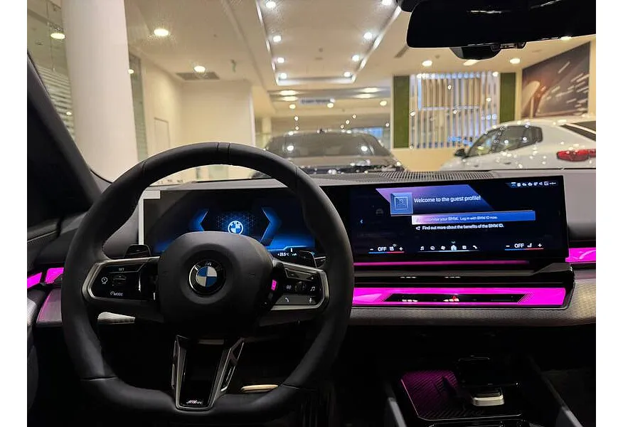 BMW 5 серия 530i xDrive AT (252 л.с.) Белый в АВИЛОН. Слайд №8