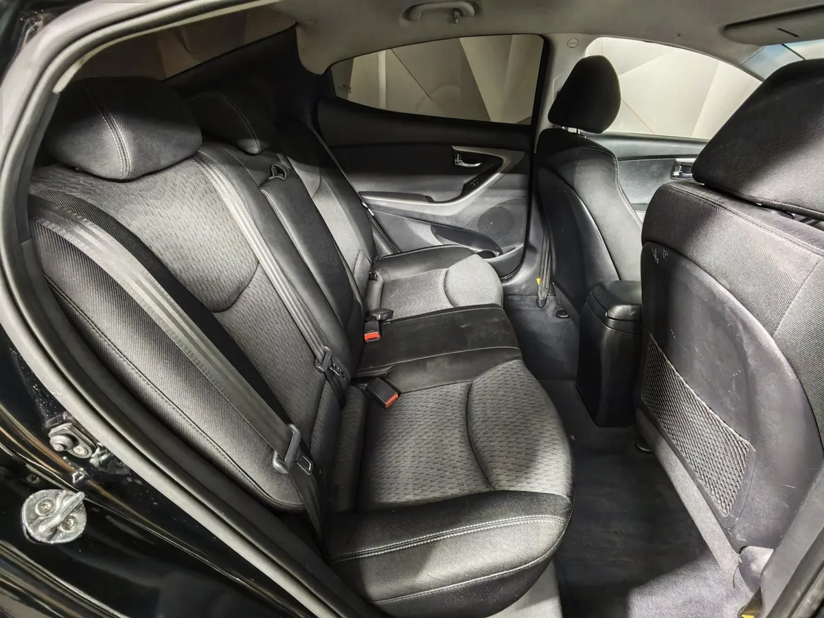 Hyundai Elantra 1.6 MT (132 л.с.) Comfort Черный в АВИЛОН. Слайд №15