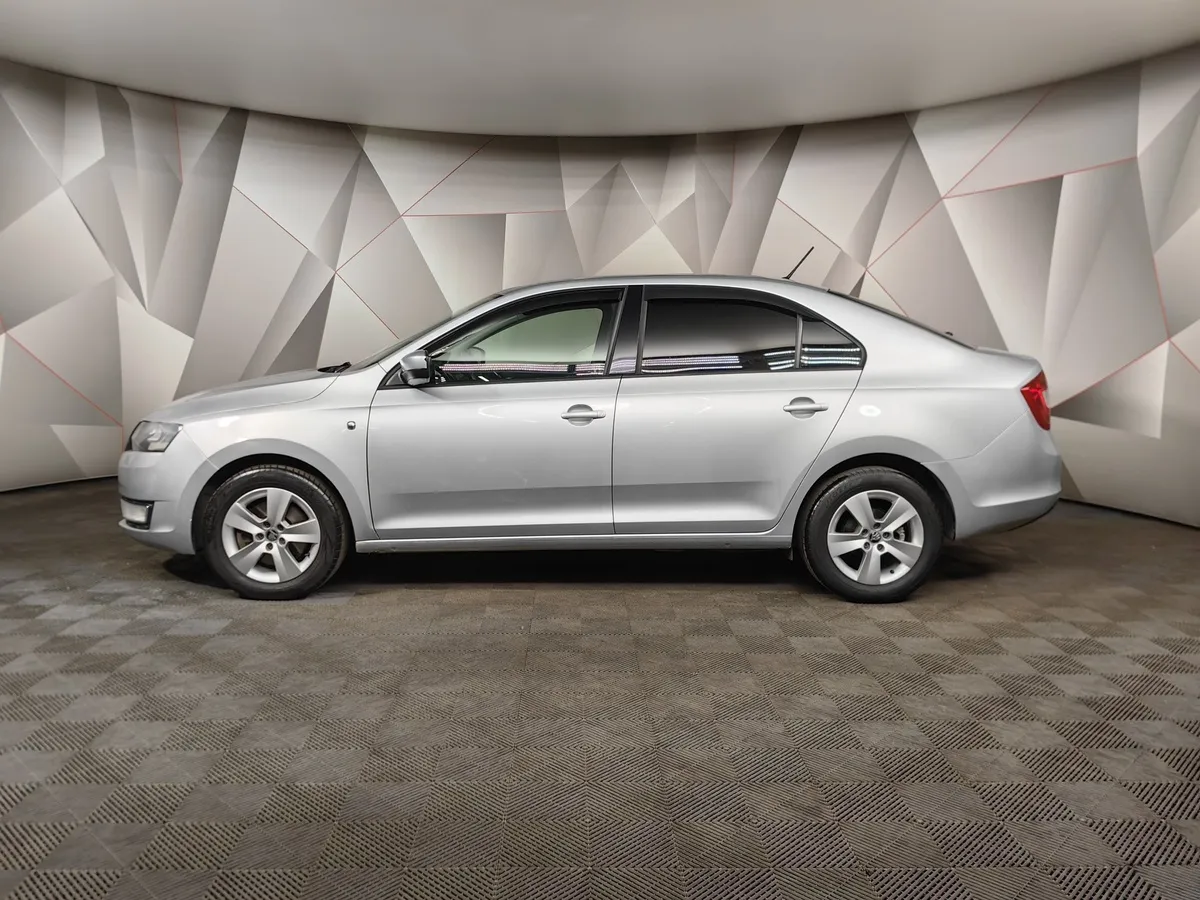 Skoda Rapid 1.6 MT (105 л.с.) Серебристый в АВИЛОН. Слайд №5