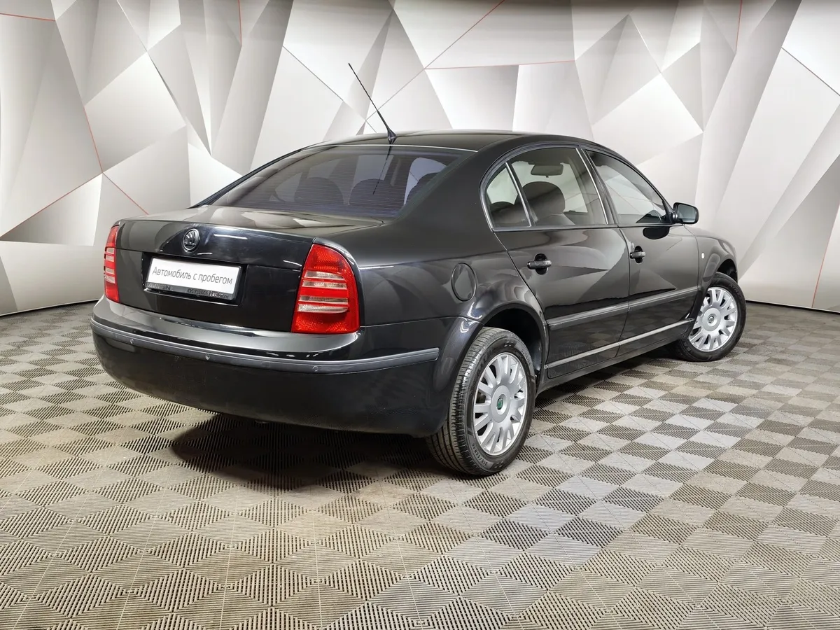 Skoda Superb 1.8T MT (150 л.с.) Черный в АВИЛОН. Слайд №2