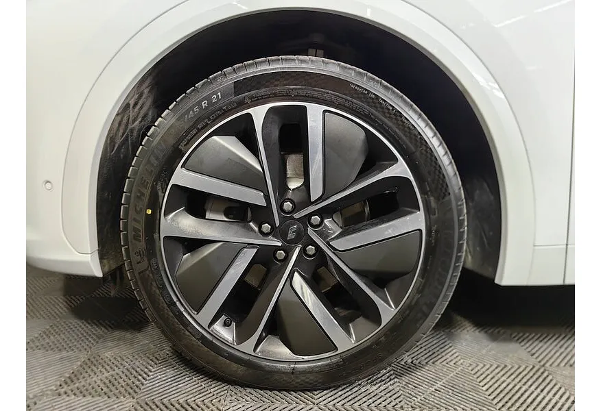 Li Auto L7 1.5 AT 4WD (449 л.с.) Max Белый в АВИЛОН. Слайд №9