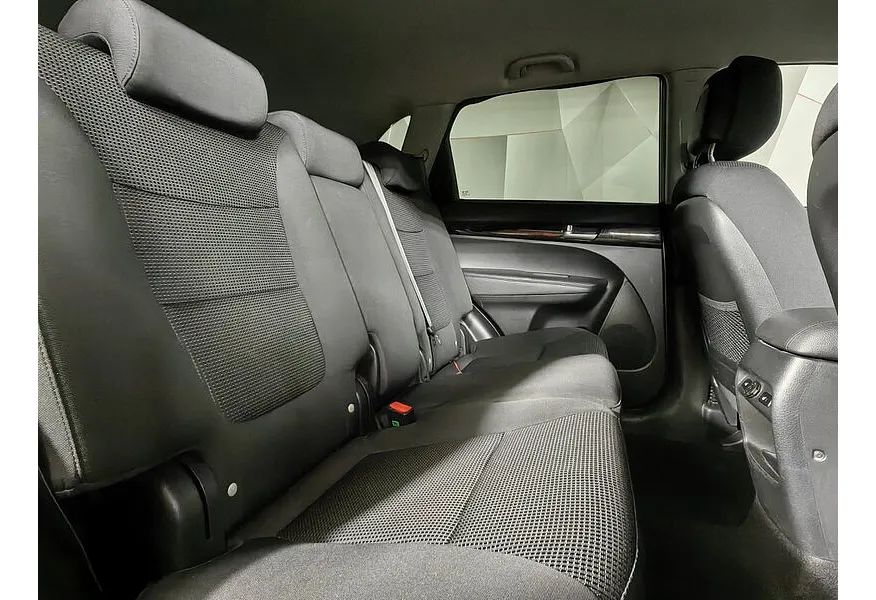 Kia Sorento 2.5 MPI 4WD AT (180 л.с.) Comfort Серый в АВИЛОН. Слайд №16