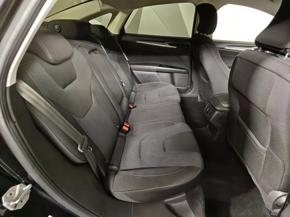 Ford Mondeo 2.5 AT (149 л.с.) Titanium Черный в АВИЛОН. Слайд №16