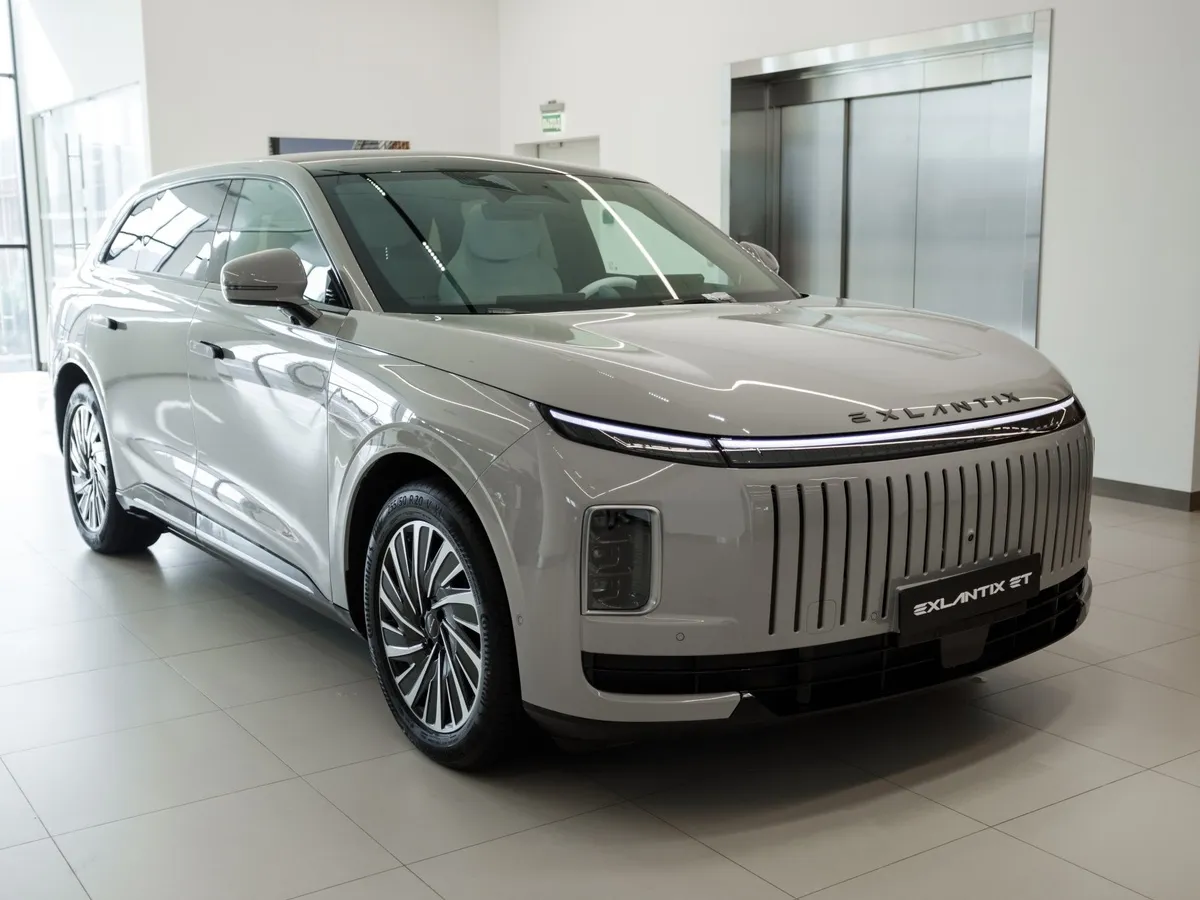 ESTEO Exlantix ET 1.5 AT 4WD (469 л.с.) Бежевый в АВИЛОН. Слайд №2