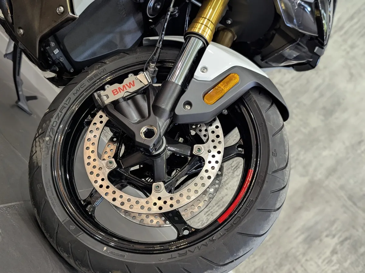 BMW Motorrad R 1300 RS 1300 см³ (145 л.с.) (145) 1300 Белый в АВИЛОН. Слайд №5