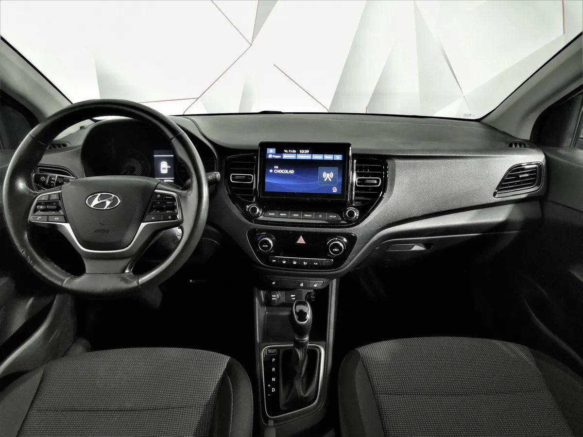 Hyundai Solaris 1.6 AT (123 л.с.) Comfort + Light Черный в АВИЛОН. Слайд №13