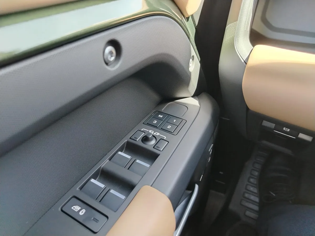 Land Rover Defender 3.0D D6H AT (249 л.с.) X-Dynamic HSE Зеленый в АВИЛОН. Слайд №15
